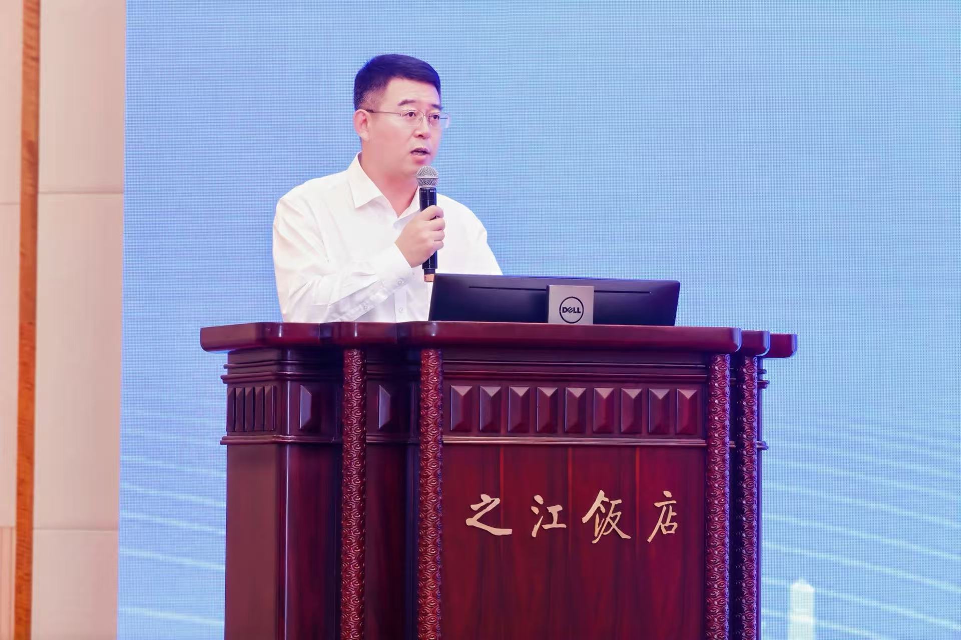 卢大伟.jpg 卢大伟.jpg