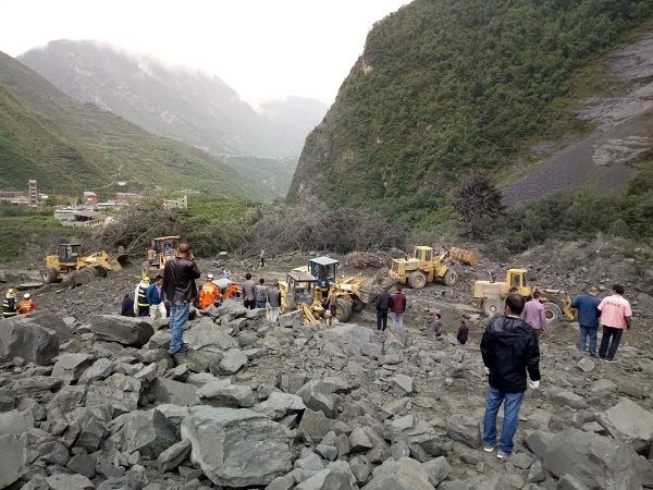 茂县山体垮塌141人失联 通航企业救援在行动!408345_ 茂县山体垮塌141人失联 通航企业救援在行动!